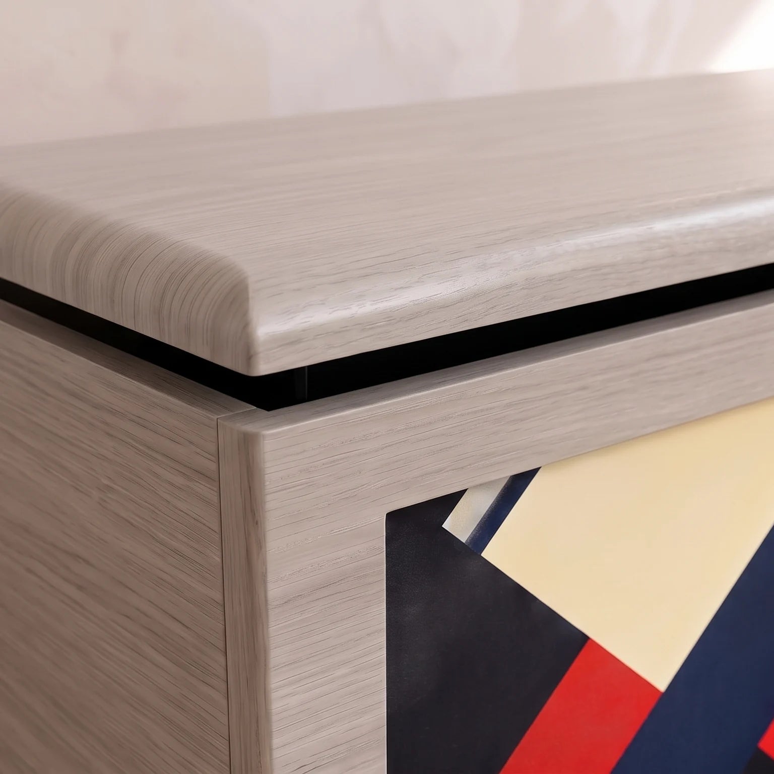 White Frozen Wood finish, lid open